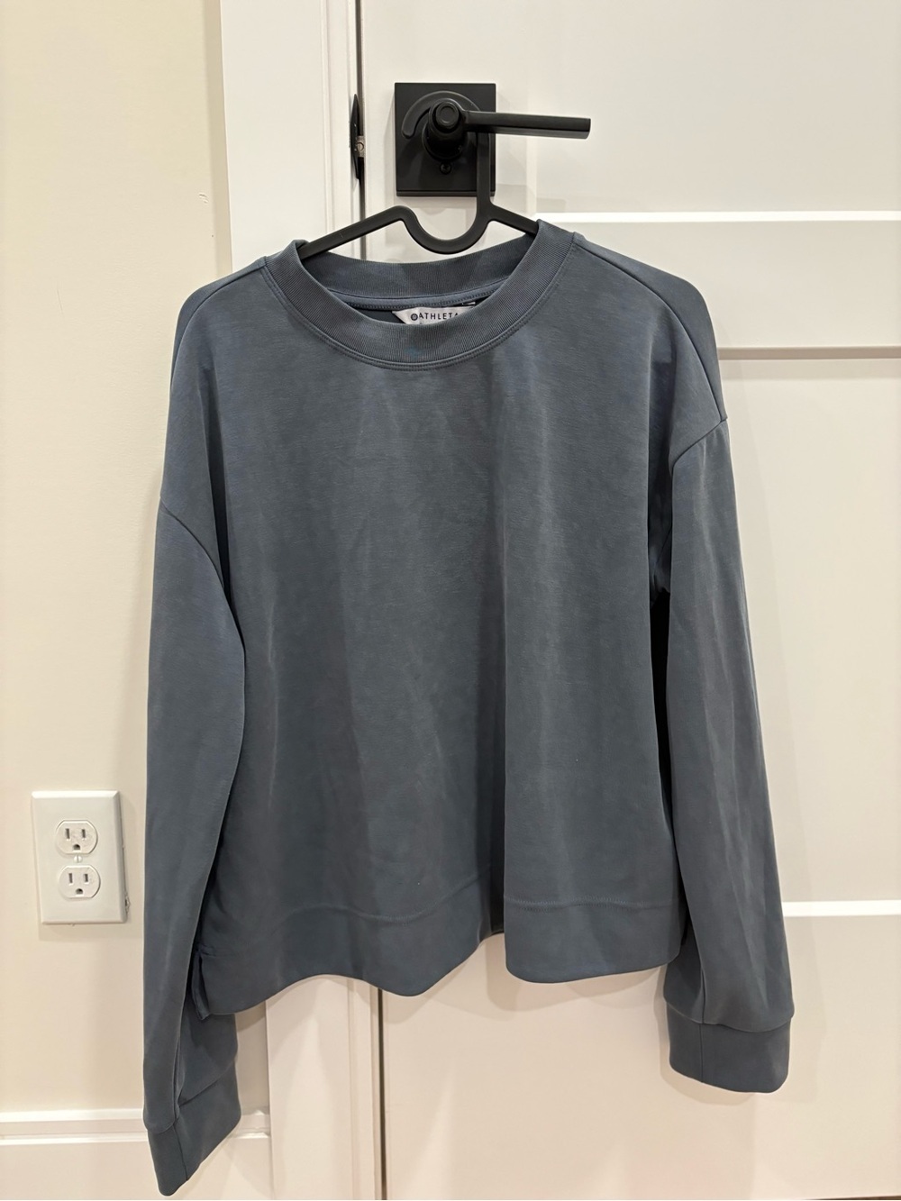 Athleta Seasoft Crewneck Sweatshirt Size Medium - Picture 2 of 8